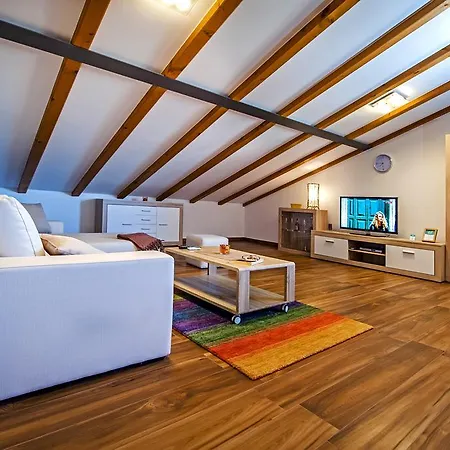 The Loft Apartment *
